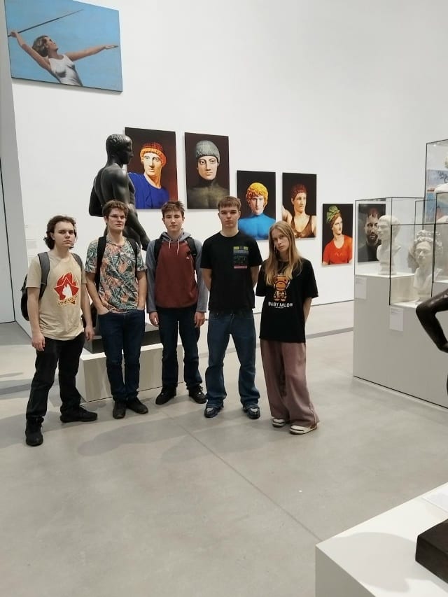 11 класс на выставке “Нетемные века”